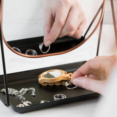 Oglinda cosmetica Navaris cu tava pentru bijuterii, 20.5x13.3x28 cm, cadru metalic, negru, sticla/metal