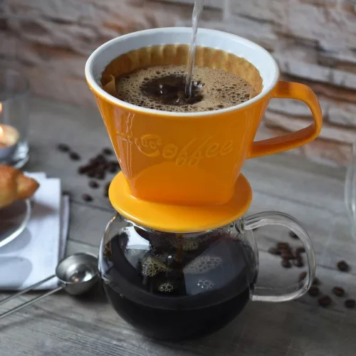 Filtru cafea Creano din portelan, marimea 4, pentru filtre 1x4, baza stabila, galben sofran