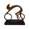 Figurină decorativa Giftdeco VB26/9, alamă, metal și lemn, înălțime 18 cm, lățime 19 cm, stil industrial, minimalist, modern