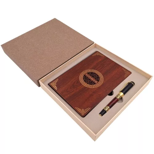 Set cadou premium Giftdeco EE2, notes A5 din lemn, pix si cutie