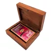 Set de cărți Giftdeco DNU-3025 în cutie din lemn cu plăcuță Rege, aluminiu, 11,5 x 8 x 4 cm
