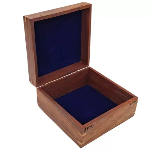 Cutie cadou din lemn Giftdeco NSHBOX deschisă, cu interior bleumarin