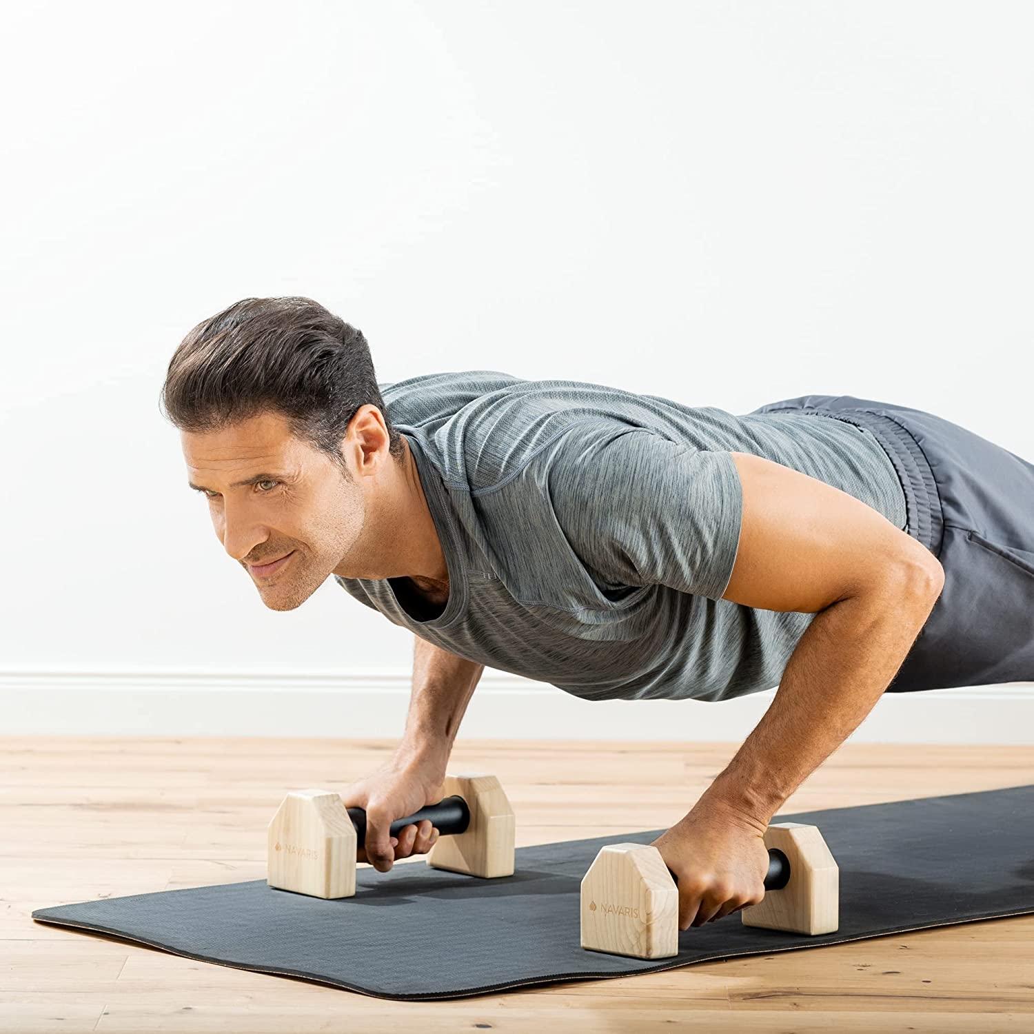 Ξύλινες παράλληλες μπάρες Navaris για CrossFit, 25x10x9,5 cm, 200 kg, μαύρο/καφέ